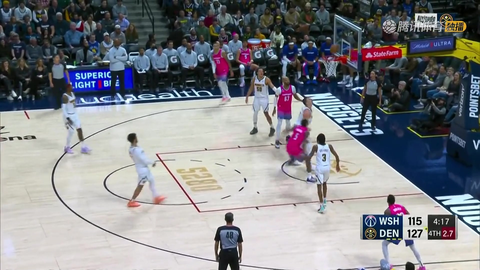 和我一隊沒這么厲害？巴頓在約基奇頭上搶到前場籃板霸氣補(bǔ)籃得手（約翰·巴頓）